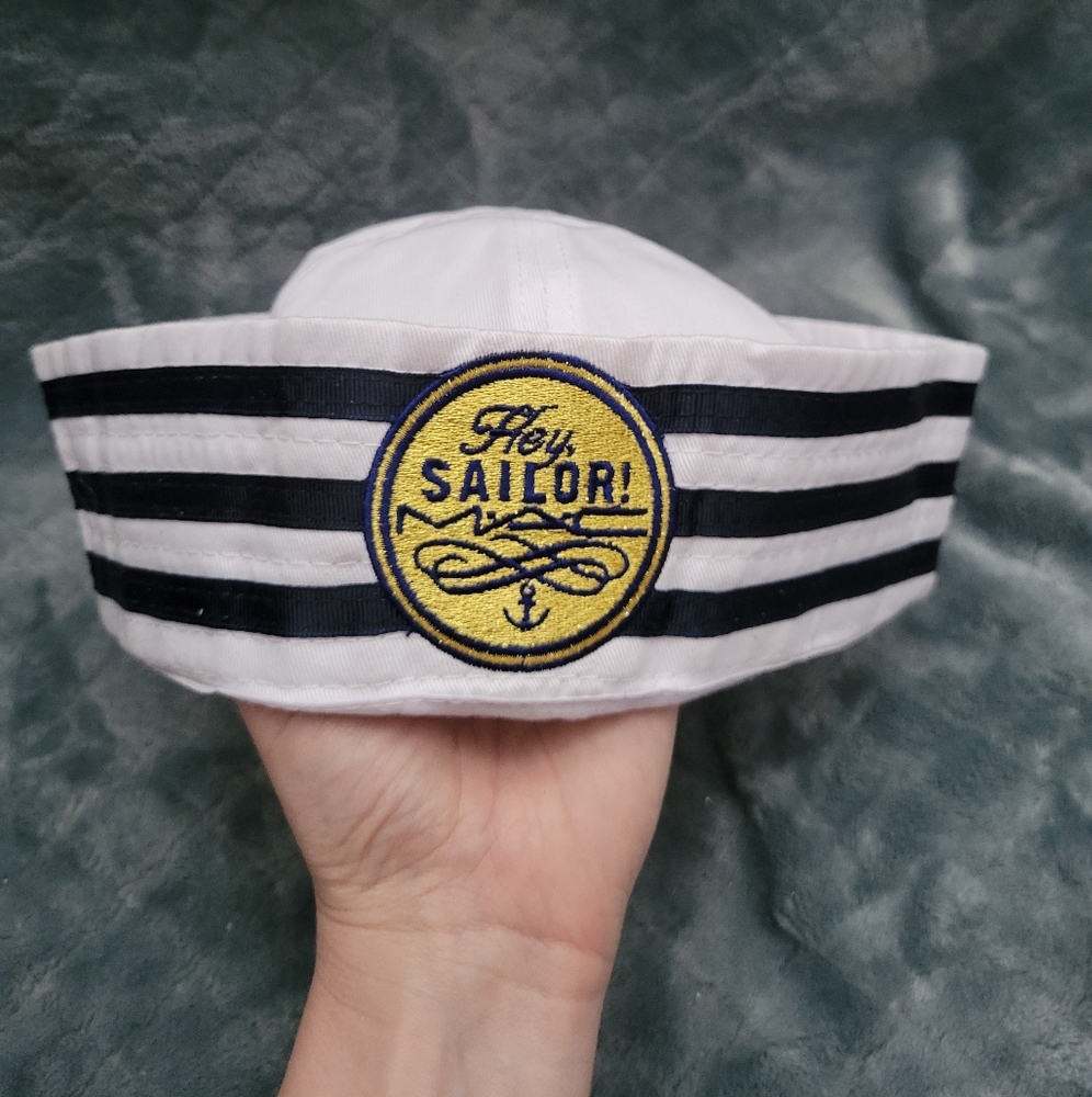 MAC COSMETICS Sailor's hat